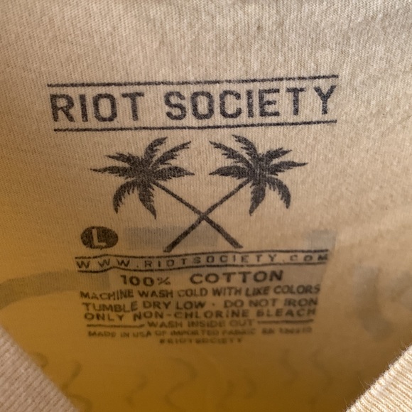 Riot Society T-shirt - Picture 3 of 5